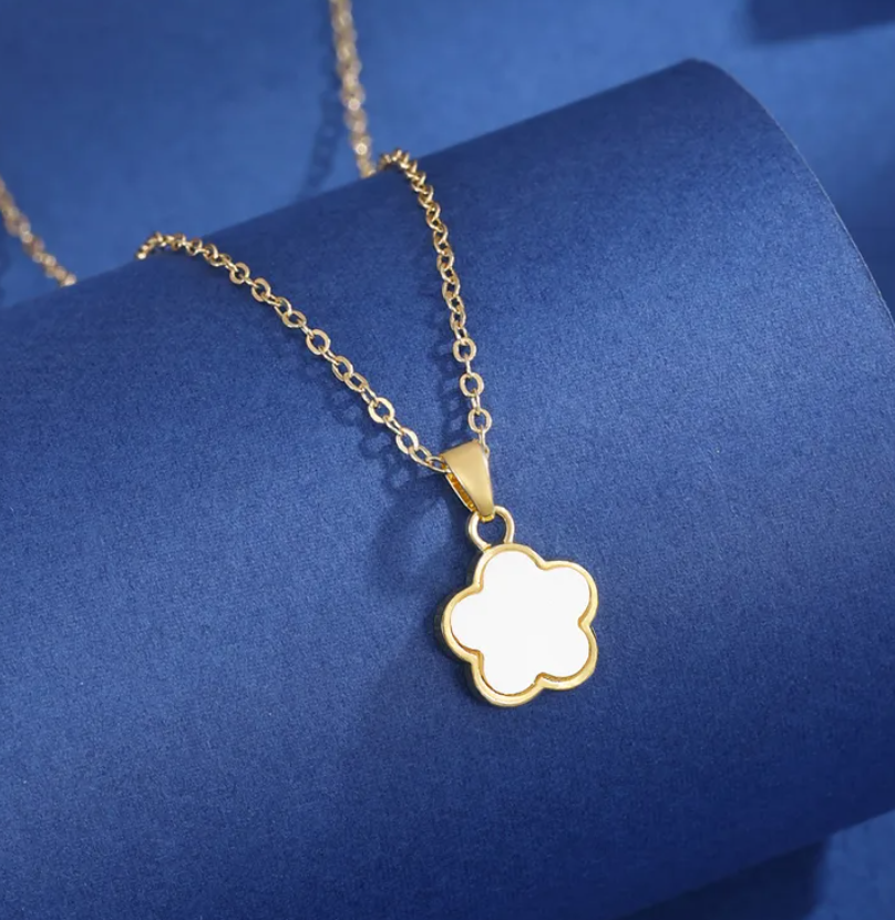 White Bloom Necklace